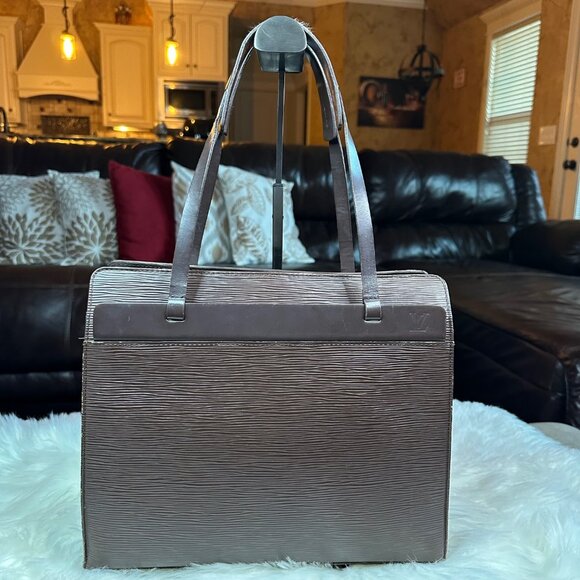 Authentic Louis Vuitton Epi Leather Croisette PM Tote Bag - Picture 3 of 17